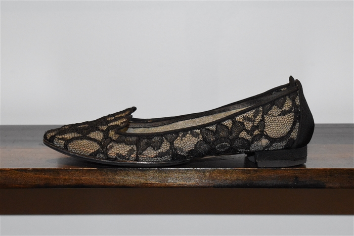 Black Lace Manolo Blahnik Slippers, size 6