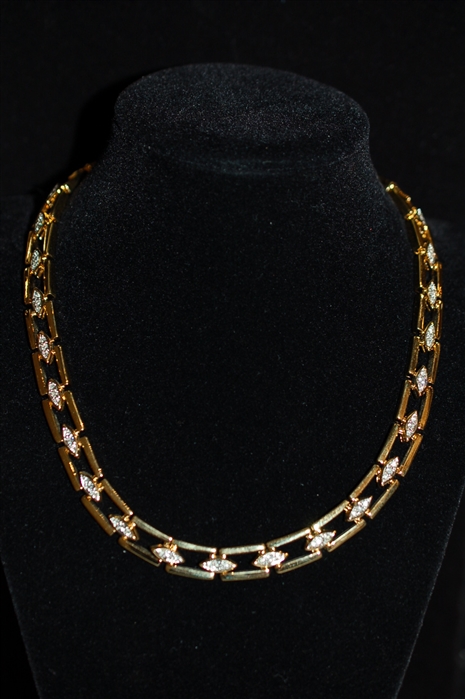 Gold Nina Ricci Necklace, size O/S