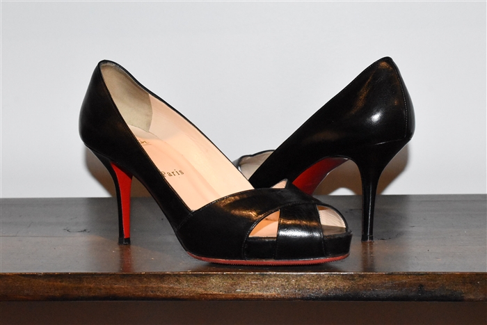 Black Leather Christian Louboutin Peep-Toe, size 6.5