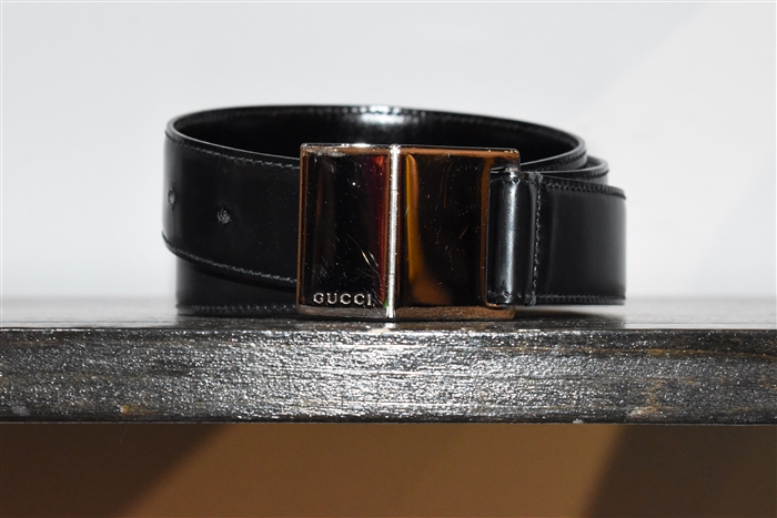 Black Leather Gucci Belt, size S