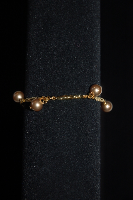 Gold Nina Ricci Bracelet, size O/S