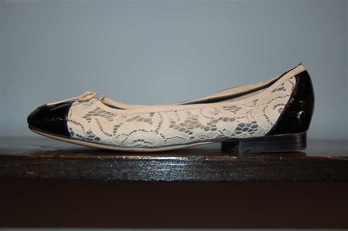White & Black Chanel Flats, size 7