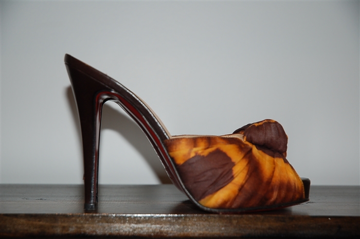 Mixed Browns Christian Louboutin Peep-Toe, size 8
