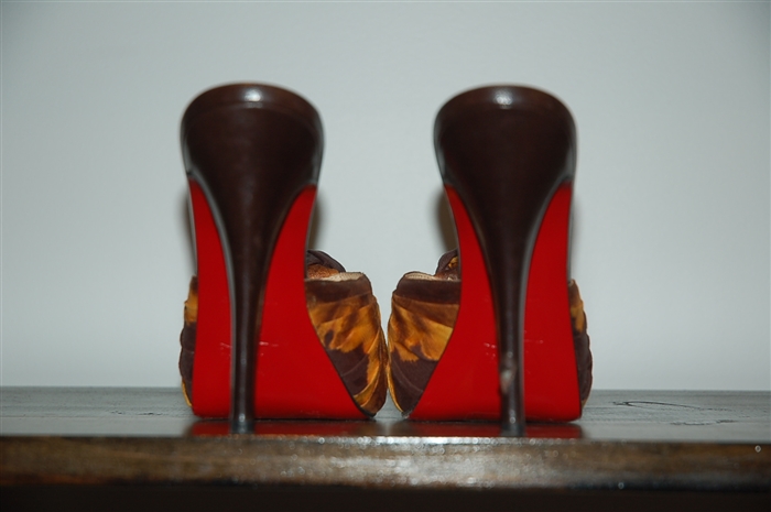 Mixed Browns Christian Louboutin Peep-Toe, size 8