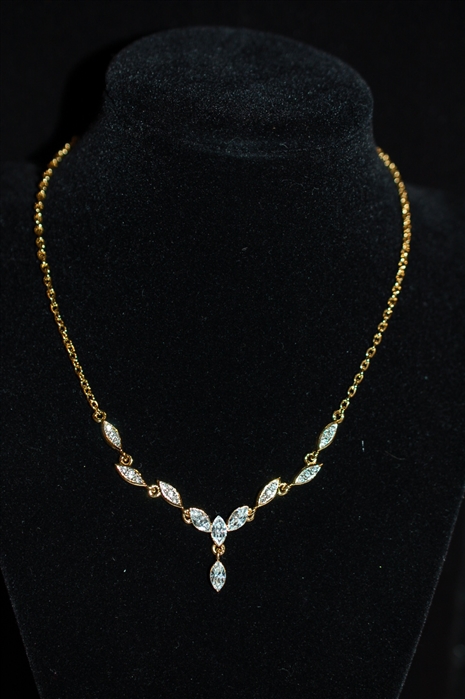 Gold Nina Ricci Necklace, size O/S