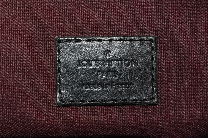 Monogram Louis Vuitton Messenger, size M