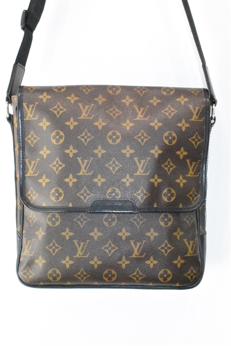 Monogram Louis Vuitton Messenger, size M