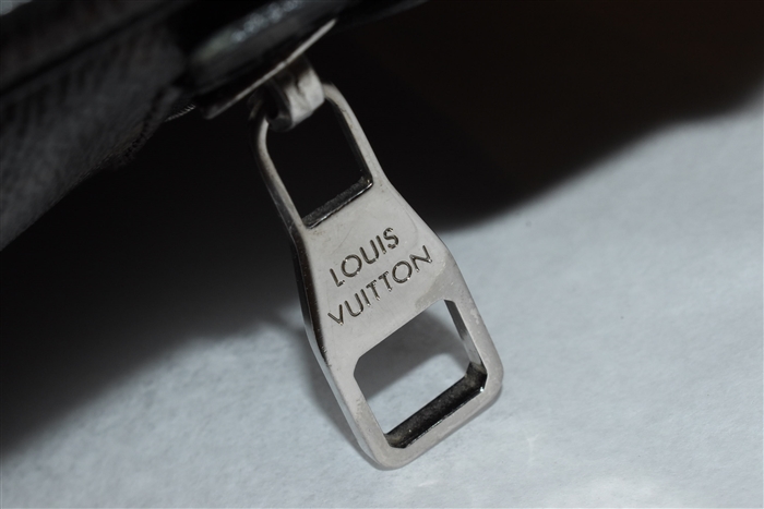 Monogram Louis Vuitton Messenger, size M