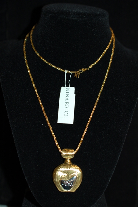 Gold Nina Ricci Necklace, size O/S
