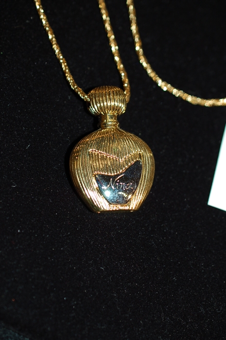 Gold Nina Ricci Necklace, size O/S