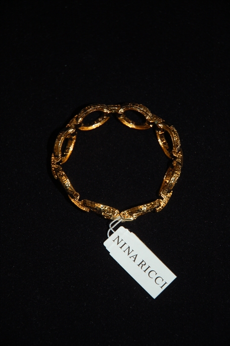 Gold Nina Ricci Bracelet, size O/S