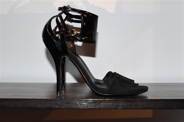 Black Leather Gucci Sandal, size 8.5