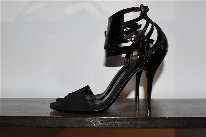 Black Leather Gucci Sandal, size 8.5