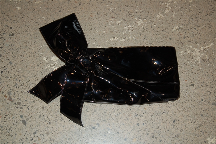 Shiny Black Valentino Clutch, size M