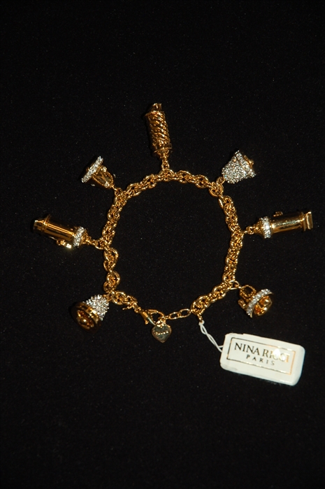 Gold Nina Ricci Bracelet, size O/S