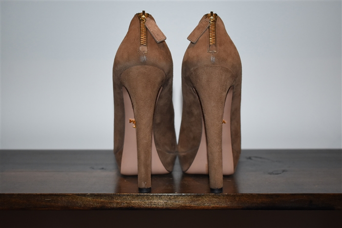 Dark Taupe Prada Peep-Toe, size 9