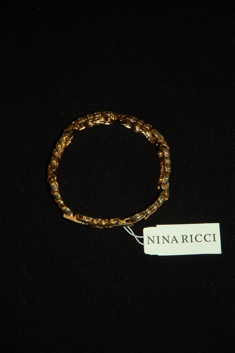 Gold Nina Ricci Bracelet, size O/S