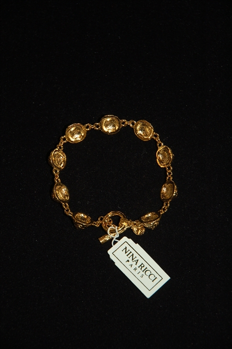 Gold Nina Ricci Bracelet, size O/S