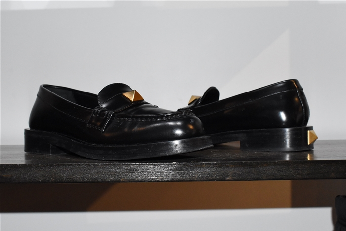 Black Leather Valentino Loafer, size 8