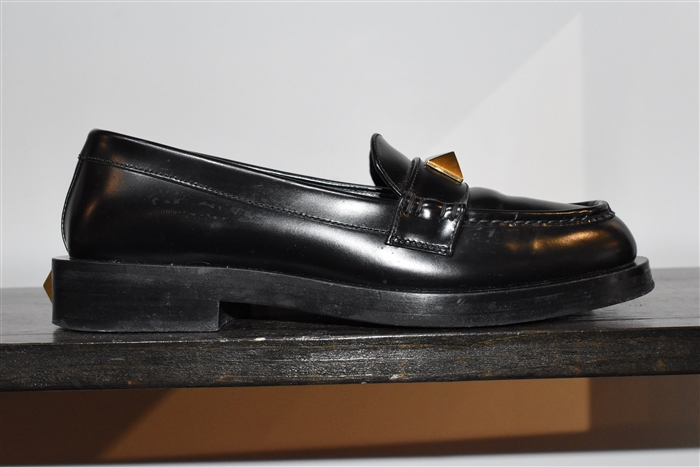 Black Leather Valentino Loafer, size 8