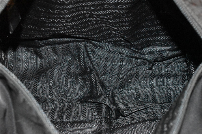 Basic Black Prada Messenger, size M