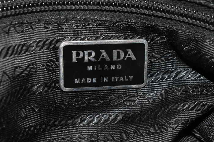 Basic Black Prada Messenger, size M