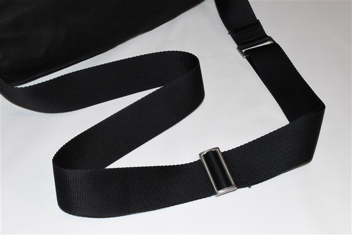 Basic Black Prada Messenger, size M