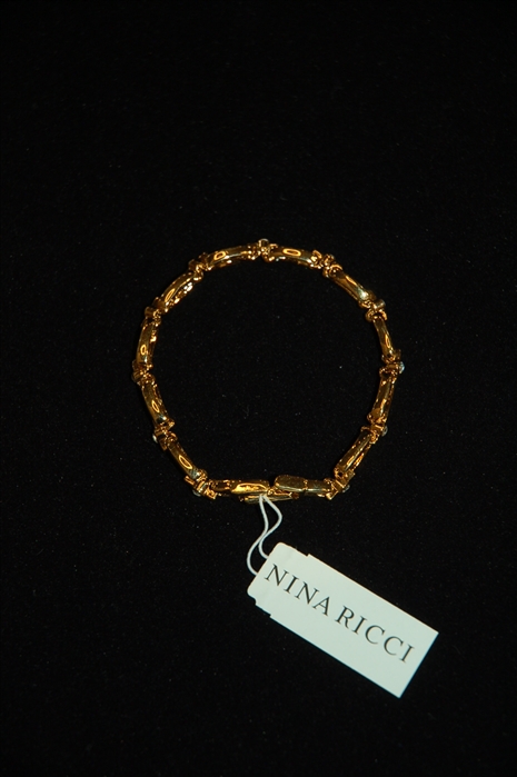 Gold Nina Ricci Bracelet, size O/S