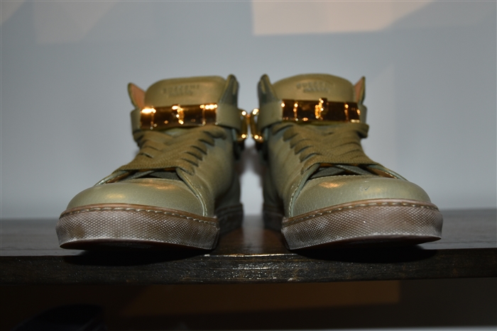Olive Buscemi Sneaker, size 6