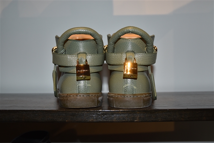 Olive Buscemi Sneaker, size 6