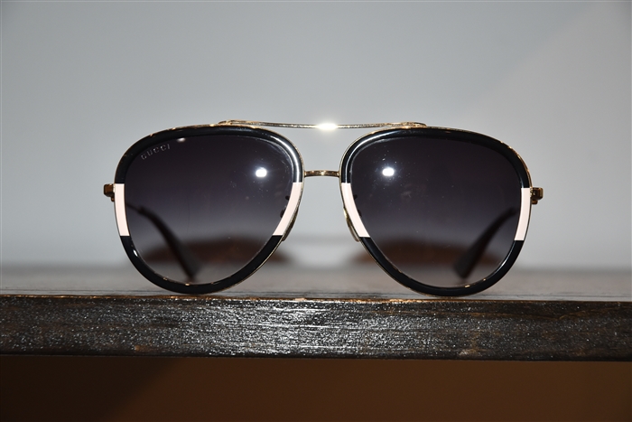 Black & Gold Gucci Sunglasses, size O/S