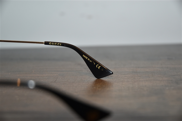 Black & Gold Gucci Sunglasses, size O/S