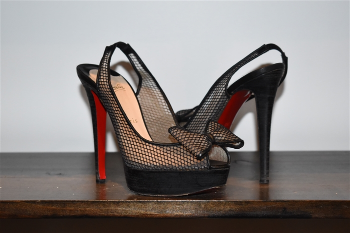 Black Lace Christian Louboutin Peep-Toe, size 6.5