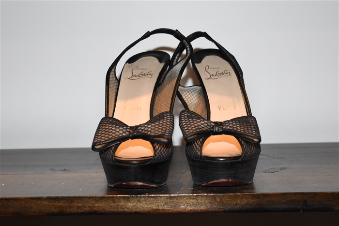Black Lace Christian Louboutin Peep-Toe, size 6.5