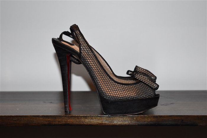 Black Lace Christian Louboutin Peep-Toe, size 6.5