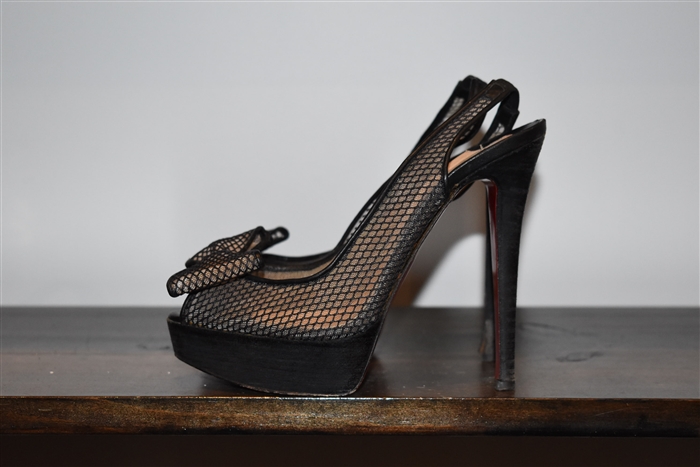 Black Lace Christian Louboutin Peep-Toe, size 6.5
