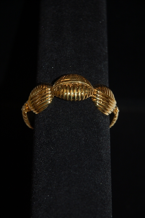 Gold Nina Ricci Bracelet, size O/S