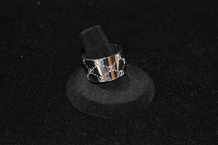 18K White Gold Gucci Ring, size O/S