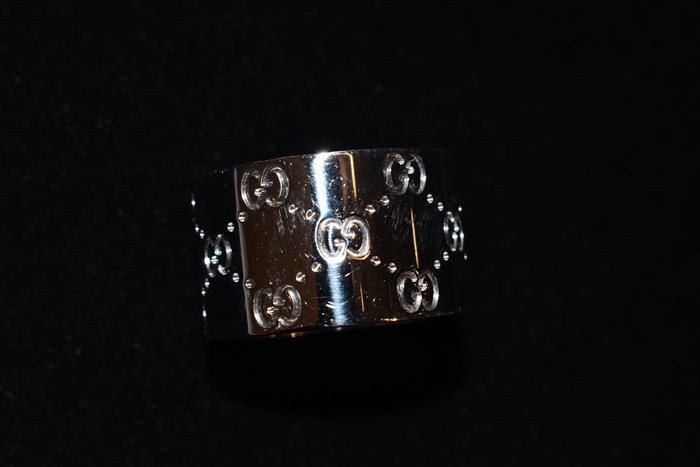 18K White Gold Gucci Ring, size O/S