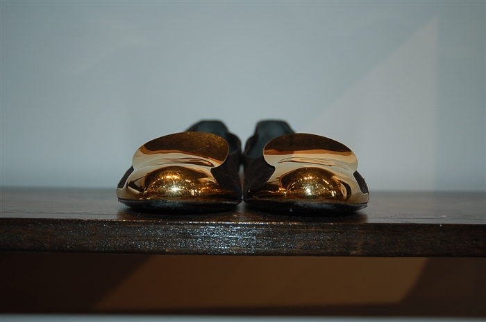 Black & Gold Alexander McQueen Flats, size 8