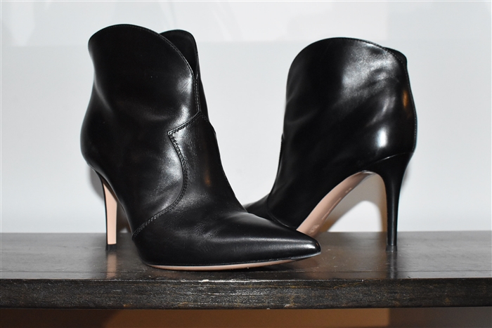 Black Leather Gianvito Rossi Ankle Boots, size 8.5