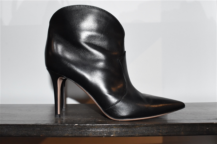 Black Leather Gianvito Rossi Ankle Boots, size 8.5