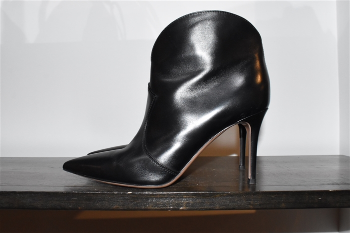Black Leather Gianvito Rossi Ankle Boots, size 8.5