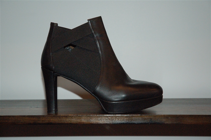 Black Leather Stuart Weitzman Booties, size 8.5