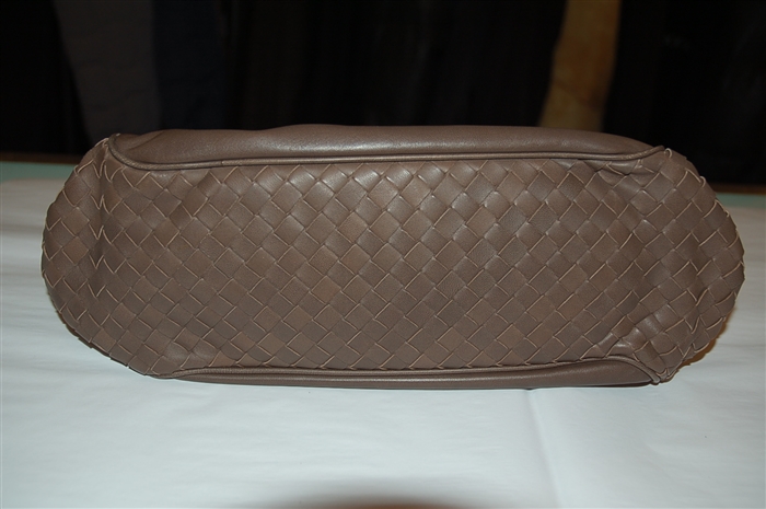 Dark Leather Bottega Veneta Handbag, size M