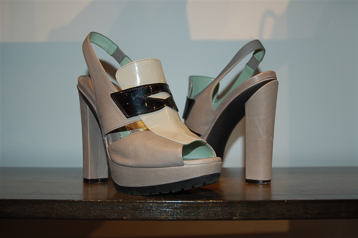 Smoky Gray Sportmax Peep-Toe, size 7