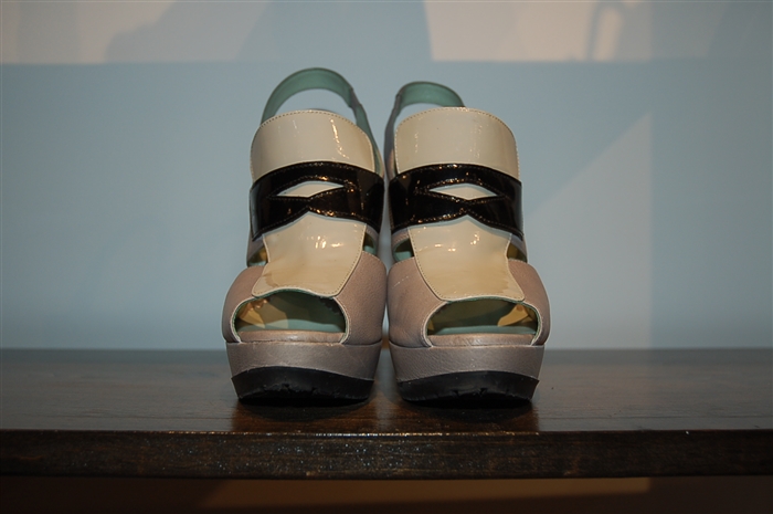 Smoky Gray Sportmax Peep-Toe, size 7