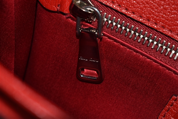Lipstick Red Miu Miu Shoulder Bag, size M
