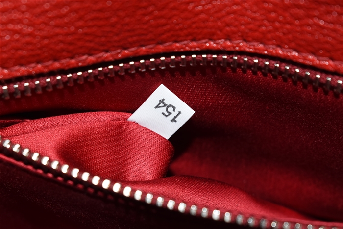 Lipstick Red Miu Miu Shoulder Bag, size M