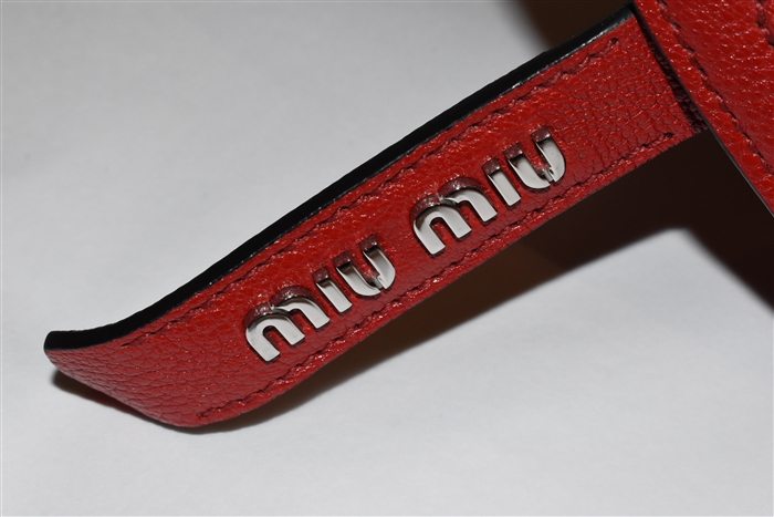 Lipstick Red Miu Miu Shoulder Bag, size M